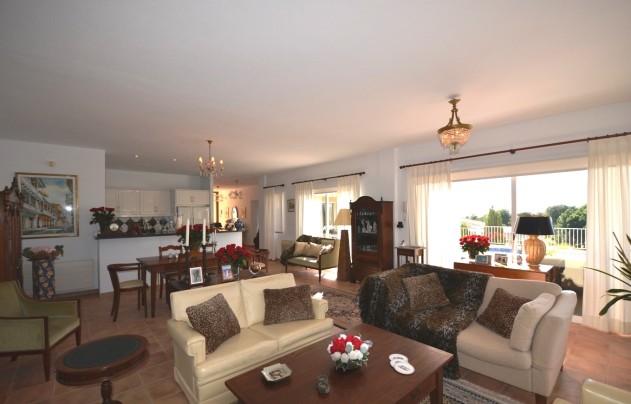 Resale - Villa - Altea