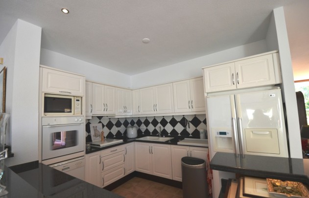 Resale - Villa - Altea