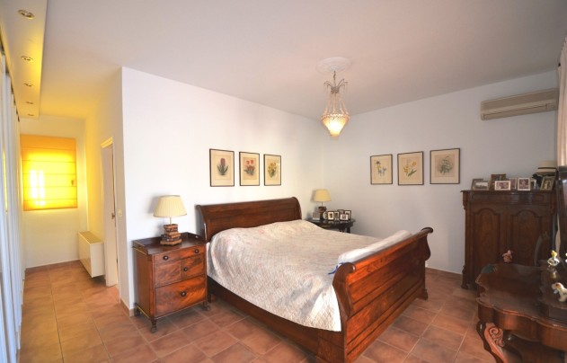 Resale - Villa - Altea