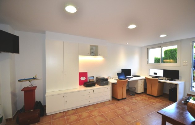 Resale - Villa - Altea