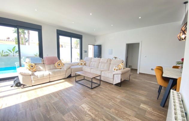 Resale - Villa - Orihuela Costa - Villamartín