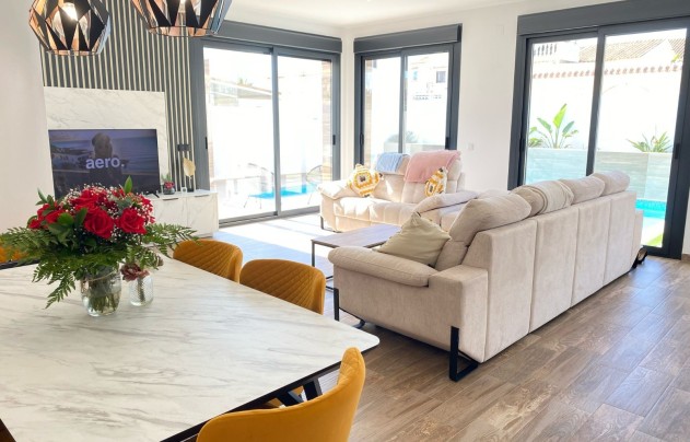Resale - Villa - Orihuela Costa - Villamartín