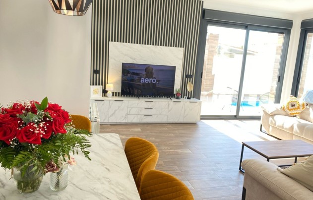 Resale - Villa - Orihuela Costa - Villamartín