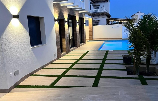 Resale - Villa - Orihuela Costa - Villamartín