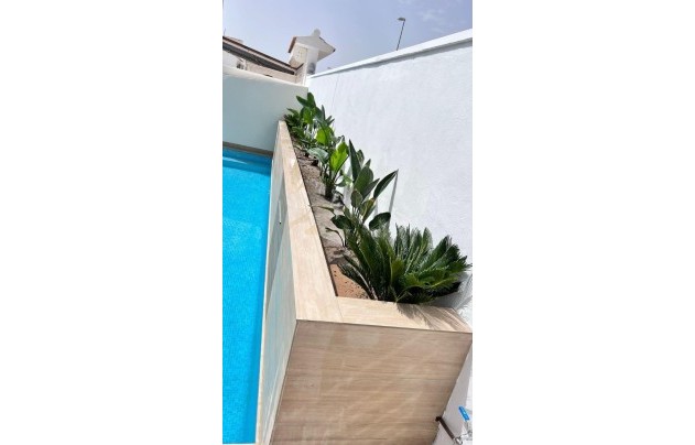 Resale - Villa - Orihuela Costa - Villamartín