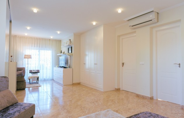 Resale - Villa - Torrevieja - Los Balcones