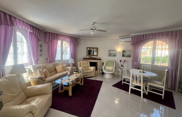 Resale - Villa - Los Urrutias