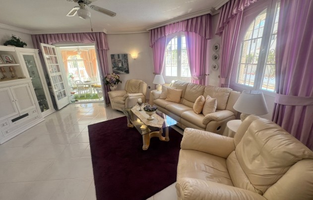 Resale - Villa - Los Urrutias