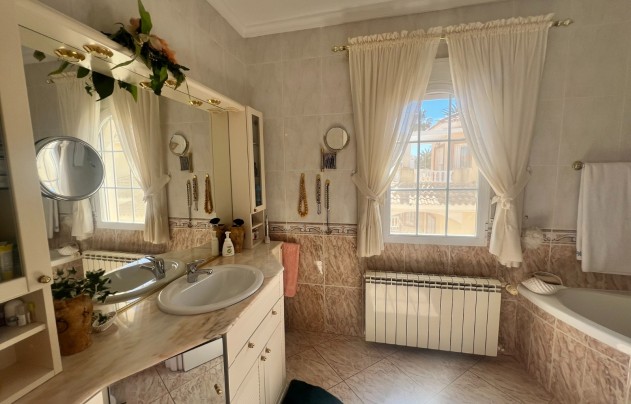 Resale - Villa - Los Urrutias