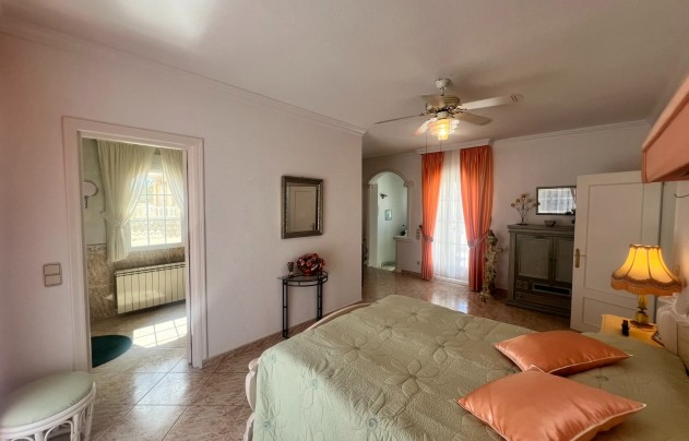 Resale - Villa - Los Urrutias
