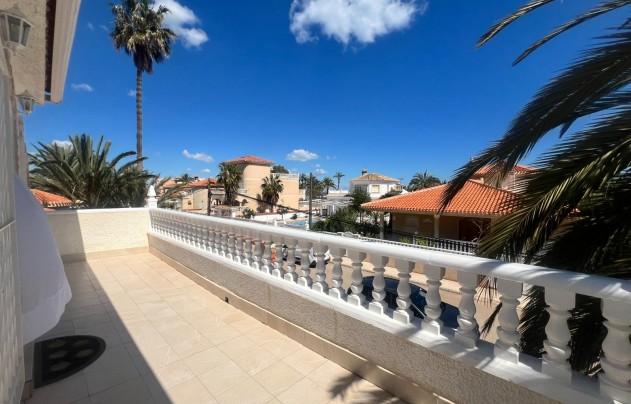 Resale - Villa - Los Urrutias