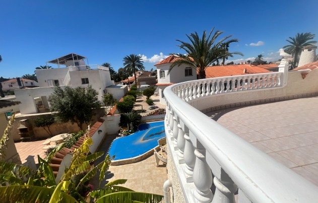 Resale - Villa - Los Urrutias