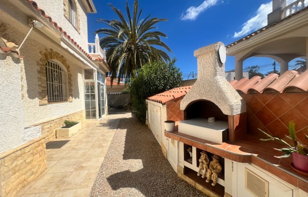 Resale - Villa - Los Urrutias