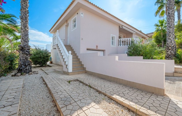 Resale - Villa - Ciudad Quesada - Pueblo Lucero