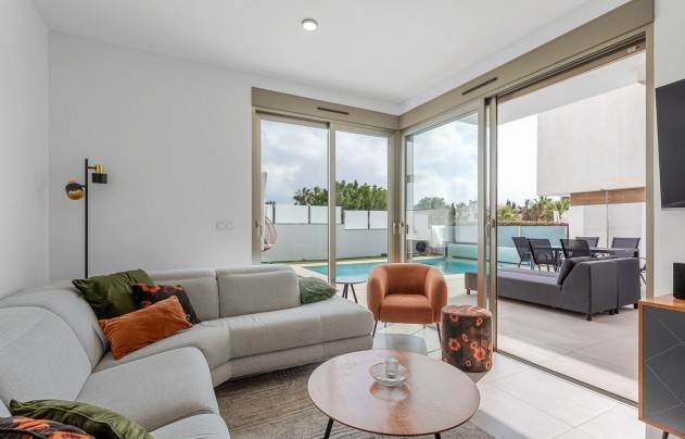 Resale - Villa - Orihuela Costa - Villamartín