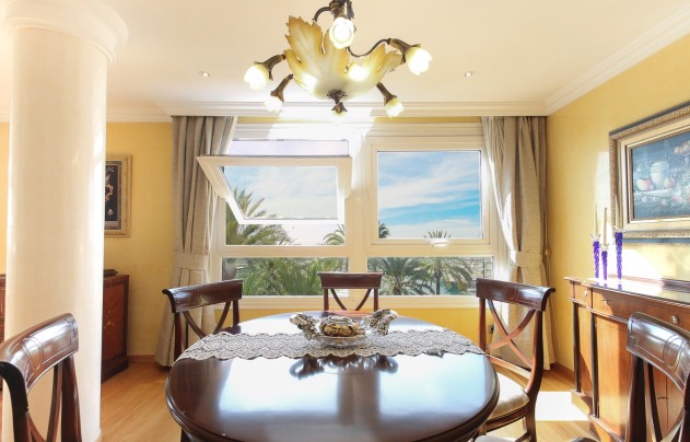 Resale - Apartment - Alicante - - Centro  -