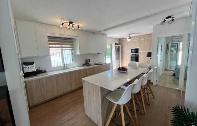 Resale - Villa - Villamartín