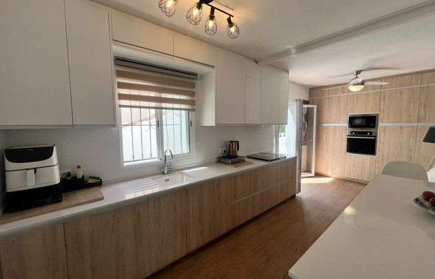 Resale - Villa - Villamartín