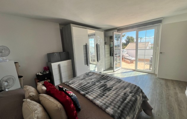 Resale - Villa - Villamartín
