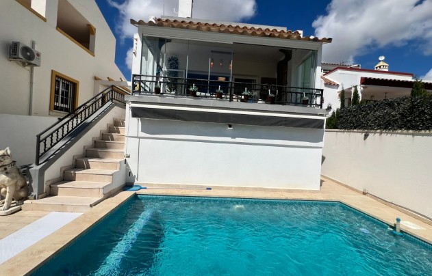 Resale - Villa - Villamartín