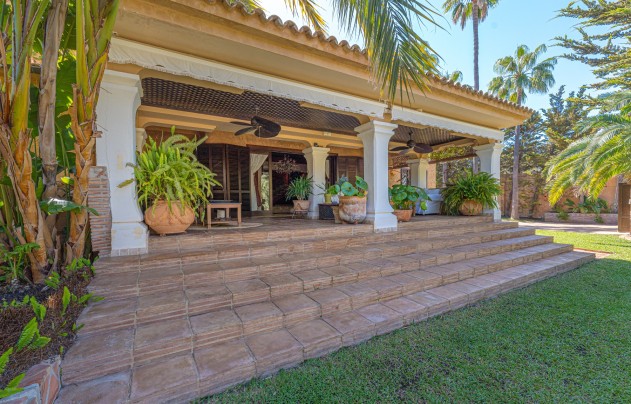 Resale - Villa - Benidorm