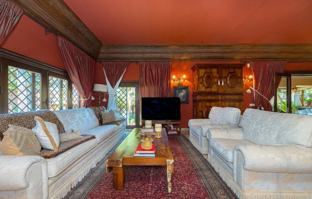 Resale - Villa - Benidorm