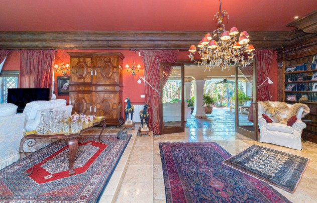 Resale - Villa - Benidorm