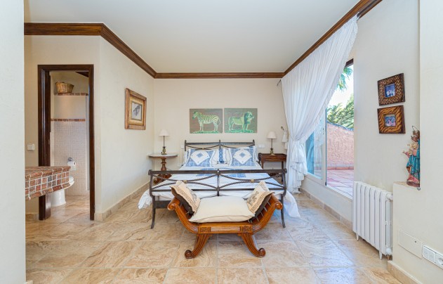 Resale - Villa - Benidorm