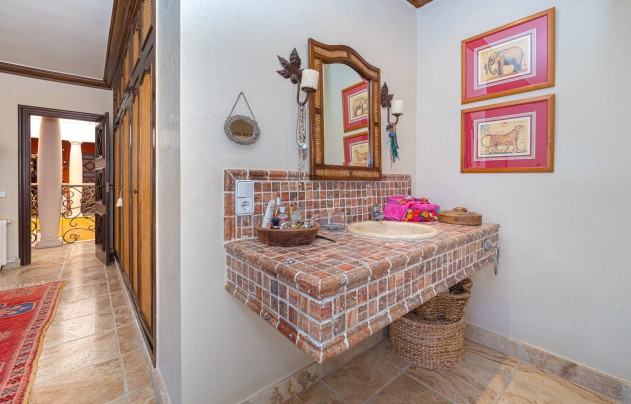 Resale - Villa - Benidorm