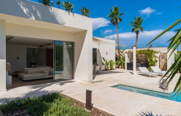 Resale - Villa - Orihuela Costa - Campos de Golf