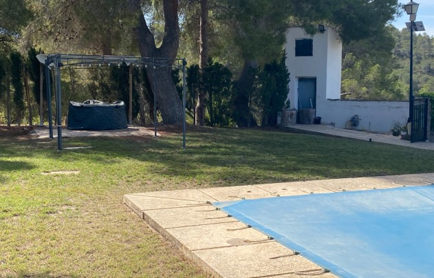 Resale - Villa - Sax