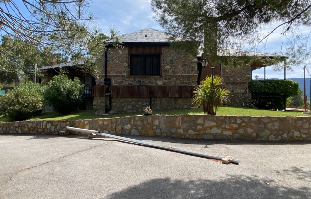 Resale - Villa - Sax