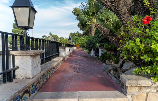 Resale - Villa - Alicante - Albufereta
