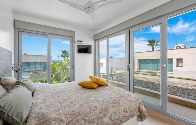 Resale - Villa - Orihuela - Vistabella