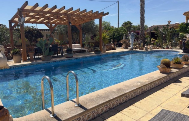 Resale - Villa - Catral