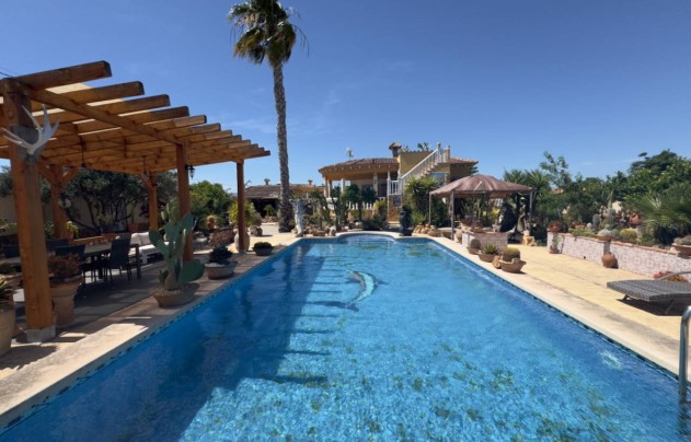 Resale - Villa - Catral
