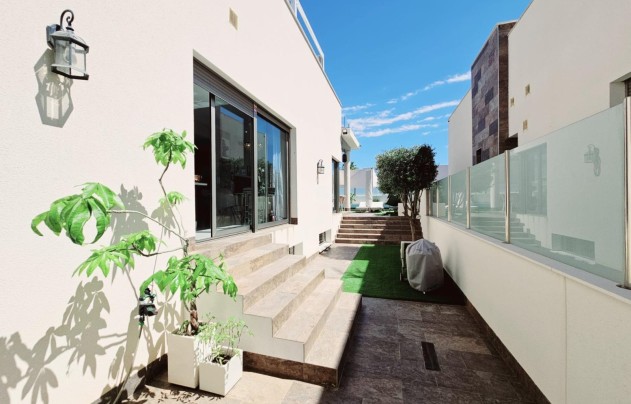 Resale - Villa - Orihuela Costa - Villamartín