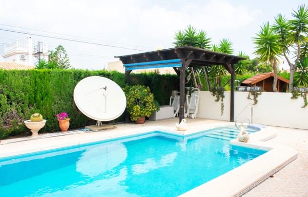 Herverkoop - Villa - Orihuela Costa - MUY CERCA DE LA PLAYA