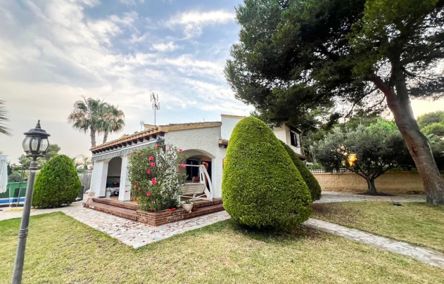 Resale - Villa - Orihuela Costa - Punta Prima