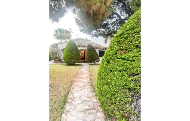 Resale - Villa - Orihuela Costa - Punta Prima