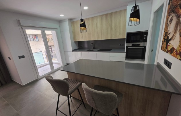 Resale - Apartment - Torrevieja - Puerto