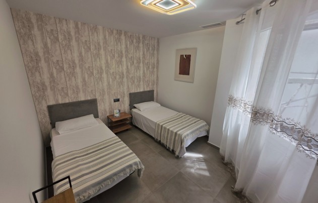 Resale - Apartment - Torrevieja - Puerto