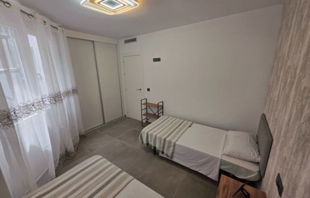 Resale - Apartment - Torrevieja - Puerto