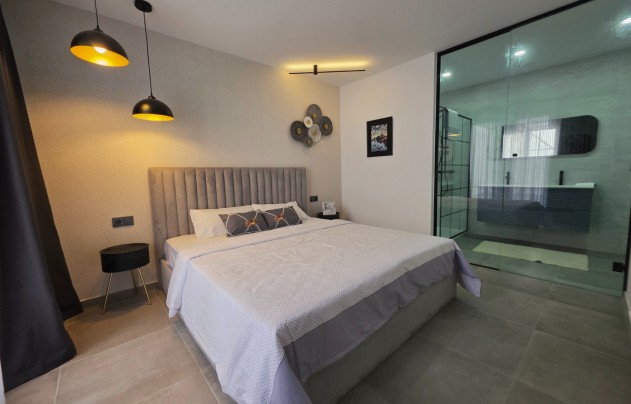 Resale - Apartment - Torrevieja - Puerto