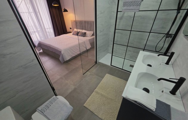 Resale - Apartment - Torrevieja - Puerto