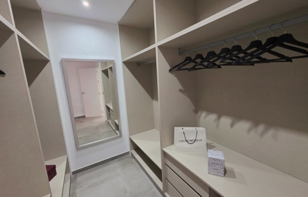 Resale - Apartment - Torrevieja - Puerto