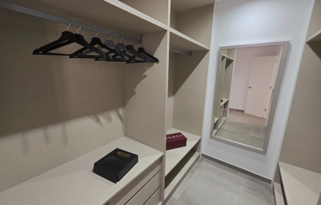 Resale - Apartment - Torrevieja - Puerto