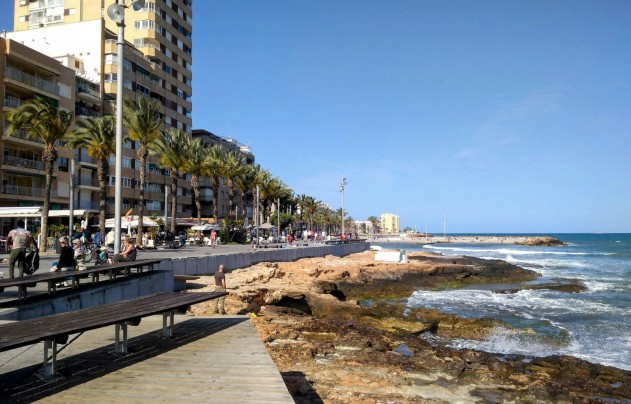 Resale - Apartment - Torrevieja - Puerto